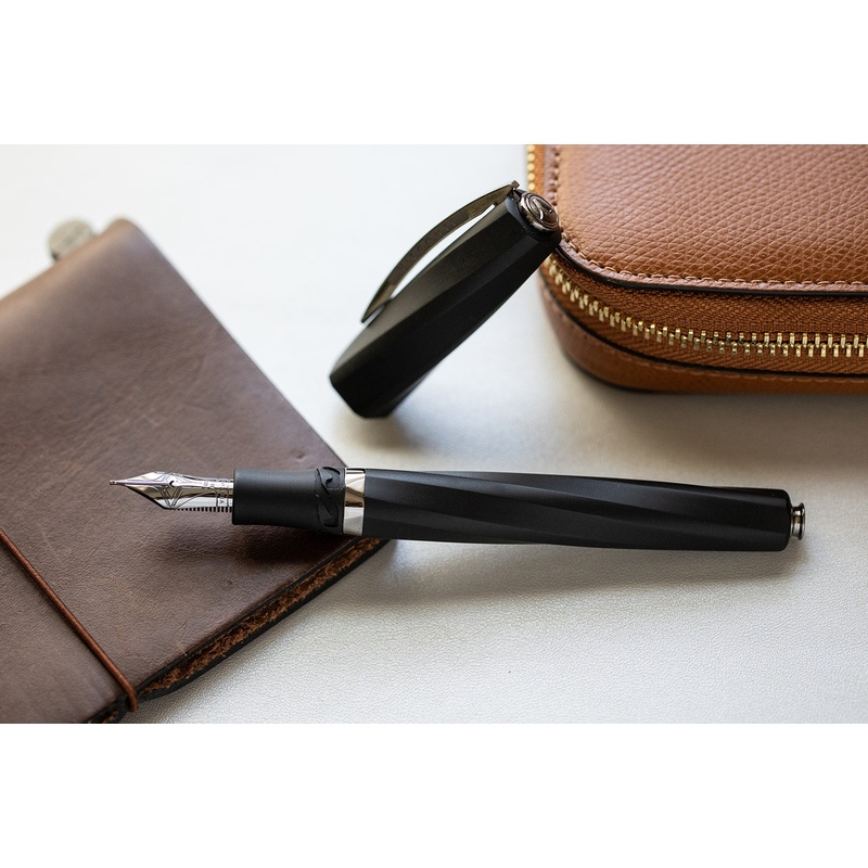 Visconti Divina Black Matte Fountain Pen